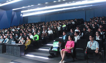Hơn 150 sinh viên ĐH Duy Tân 'mục sở thị' FPT Complex