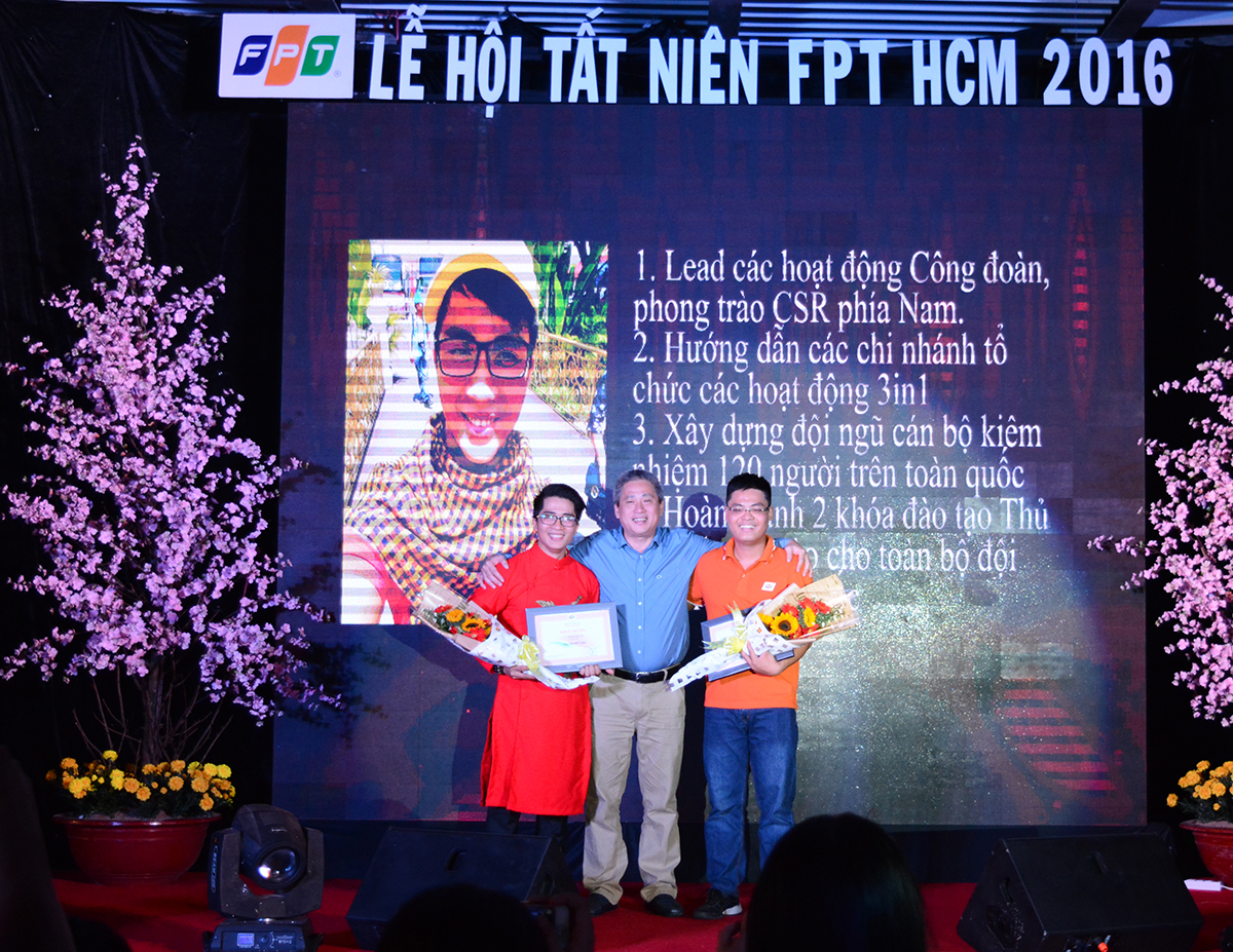 <p> Đăc biệt, Phan Phước Nhật và Nguyễn Khắc Hiếu (FPT Telecom) lần lượt được vinh danh là Chim Đà Điểu và Ong Mật nhờ những thành tích ấn tượng trong việc phát triển văn hoá phong trào ở đơn vị.</p>