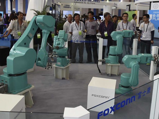 Foxconn-robots-9537-1483340622.jpg