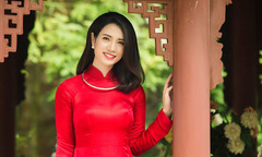Rực rỡ áo dài đỏ đón Xuân sang