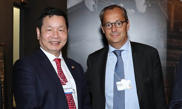 Ông Trương Gia Bình và ông Jerome Pecresse - CEO GE Renewable Energy.