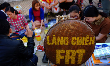 Dân làng FPT miền Trung trải nghiệm không gian văn hóa Tết