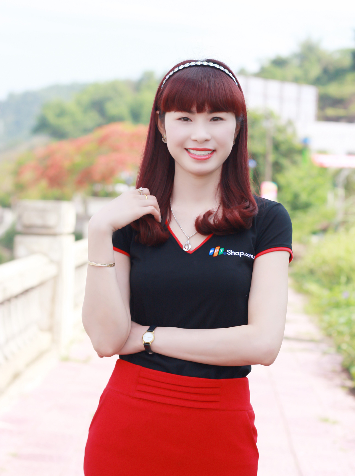 <p> Chị Kiều Oanh gia nhập FPT Shop ngày 12/8/2014 với vị trí Quản lý cửa hàng FPT Shop 30 Nhạc Sơn, Lào Cai. Gần 2 năm sau, tháng 7/2016, chị được "đôn" lên làm quản lý khu vực 7 của FPT Shop miền Bắc 1.</p>