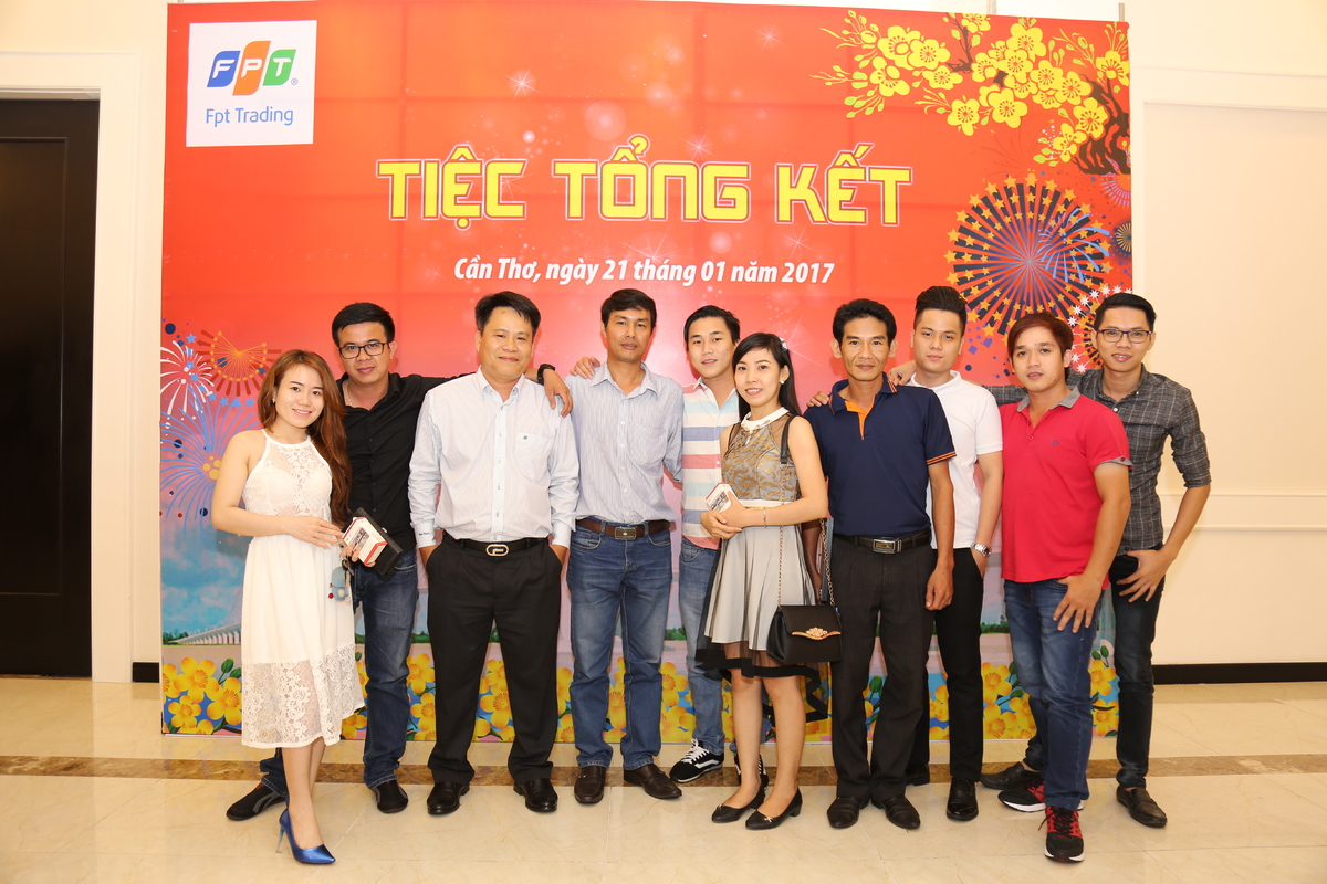 <p> Người FPT Services lần đầu dự tiệc tổng kết cùng đại gia đình FPT Trading Mekong.</p>