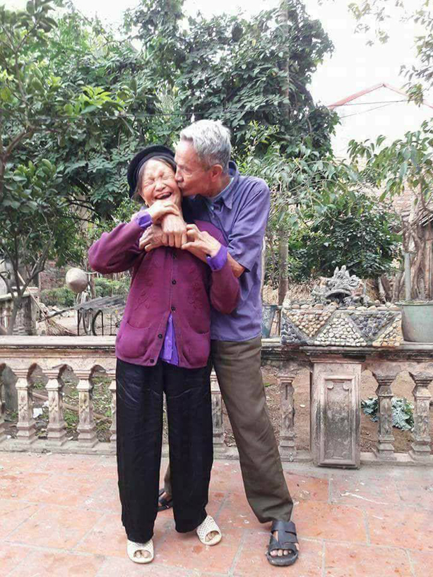 Tết - Mùa tết đang đến gần, và chắc hẳn các bức ảnh về những nét đẹp truyền thống và những giá trị gia đình của Tết Việt Nam sẽ khiến bạn say mê. Hãy cùng chiêm ngưỡng những hình ảnh đầy màu sắc và tình cảm của người Việt trong mùa lễ hội này!