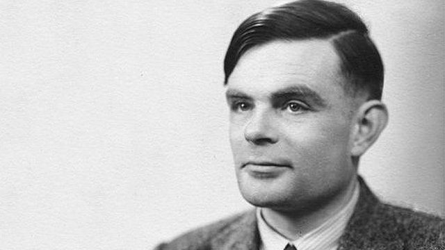 <p> <strong>Alan Turing - Người tiên phong trong việc lập trình trí thông minh nhân tạo</strong><br /><br /> Chỉ từ những giả thuyết và những thuật toán đơn giản, Alan Turing đã đi trước thời đại khi viết nên một chương trình đánh cờ vua trước cả khi có sự ra đời của máy tính. Đồng thời, ông cũng giúp giải mã những thông tin điện báo của Đức, tạo lợi thế cho phe Đồng Minh trong thế chiến thứ 2. Mặc dù ông đã qua đời vào năm 1954, nhưng những thử nghiệm và nghiên cứu của ông về trí thông minh nhân tạo vẫn được sử dụng rộng rãi cho tới ngày nay.<br /><br /><strong>Bài học:</strong> Hãy kiên định, rồi thời gian sẽ bắt kịp với những đột phá mà bạn đạt được.</p>