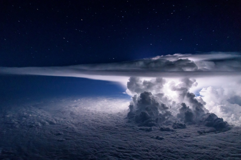 <p> Giông tố hình thành - Góc chụp từ một chiếc máy bay ở độ cao 11.000 mét.</p>