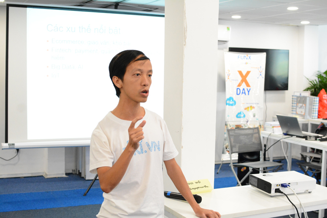 <p> Với chủ đề "Để trở thành kỹ sư mà các công ty IT hàng đầu săn đón", diễn giả Lê Minh Nghĩa, kỹ sư giải pháp công nghệ của Tiki.vn, mang đến nội dung thiết thực cho những người mong muốn làm việc trong ngành công nghệ cao. </p>