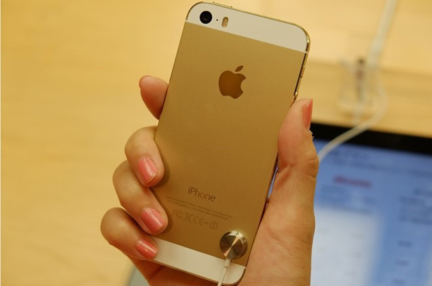 iPhone 5S hiện là mẫu di động giá rẻ nhất từ Apple, được nhiều người lựa chọn.