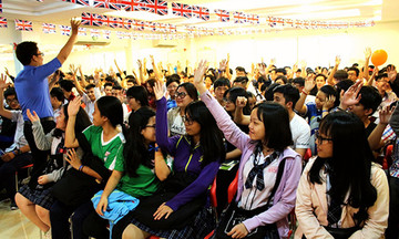 Hơn 400 học sinh thử làm sinh viên quốc tế
