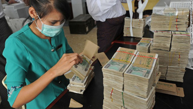Nền kinh tế Myanmar vốn đang có 95% giao dịch tài chính bằng tiền mặt.