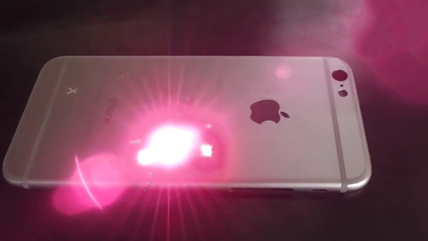 Máy khắc laser dùng để bắn IMEI giả lên iPhone.