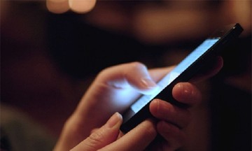 Làm thế nào giảm ánh sáng xanh gây hại trên smartphone