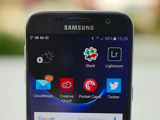 <p> Thiết bị Galaxy S8 sẽ được trang bị camera trước được đồn là có chất lượng tốt nhất trong các dòng điện thoại smartphone. Chúng sẽ có tính năng auto-focus (lấy nét tự động) và người dùng có thể chạm vào màn hình để chọn điểm lấy nét nhanh hơn và chính xác hơn, giống như những gì chúng ta thường làm với camera sau. </p>