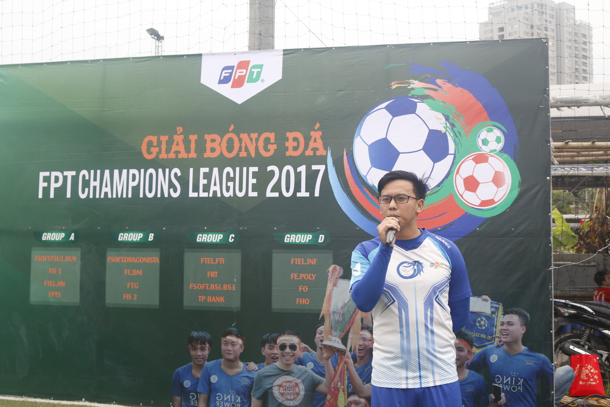 <p class="Normal" style="text-align:justify;"> Anh Nguyễn Văn Trung, cầu thủ đội FSOFT.FSU1.BU9, đại diện cho vận động viên tuyên thệ sẽ chơi fair-play, đúng điều lệ của giải FPT Champions League 2017.</p>