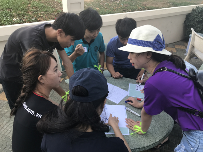 <p> Sau buổi trò chuyện "bổ não" với chị Thanh, đoàn hơn 70 người thẳng tiến tới Vũng Tàu, bắt đầu chương trình trải nghiệm với các hoạt động teambuilding. </p>