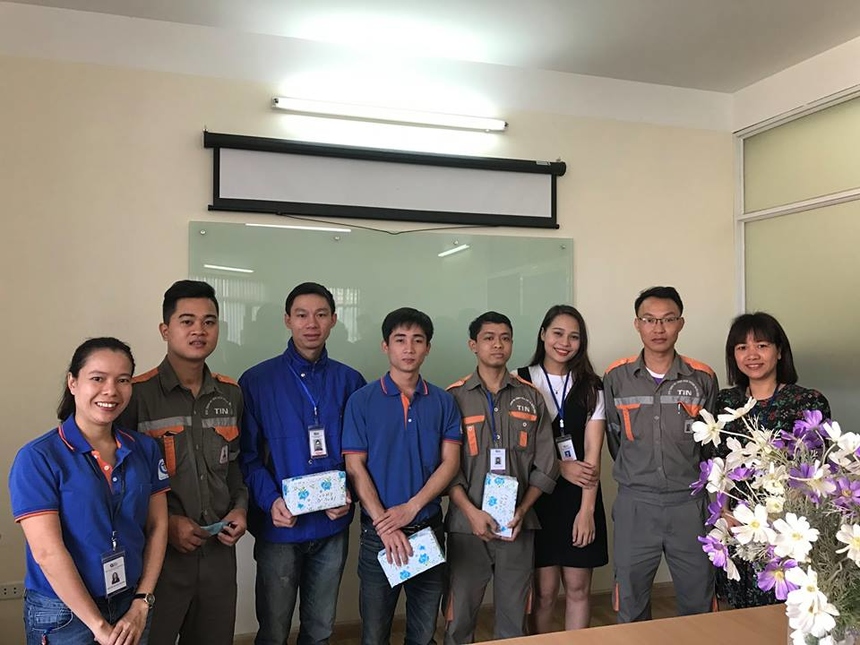 <p class="Normal"> Bên cạnh bữa tiệc mừng sinh nhật vào ngày 1/4, rất nhiều hoạt động đã được tổ chức để chào mừng tuổi mới như giải bóng đá TIN SEVEN CUP diễn ra vào tháng 3, hoạt động thi đua triển khai bảo trì toàn quốc và sắp tới, cuộc thi sáng tác lời chúc mừng sinh nhật cũng sẽ được khởi động trong toàn TIN vào đầu tháng 4.</p>