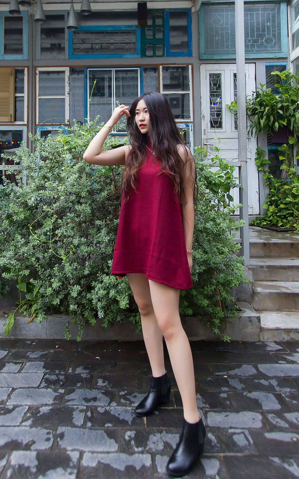 <p> Hotgirl của ĐH Greenwich Việt Nam có chiều cao ấn tượng 1m70, mái tóc đen dài buông xõa và gu ăn mặc "cực chất". </p>