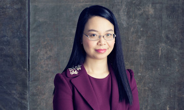 Chị Chu Thanh Hà nhận vinh danh của Forbes Vietnam