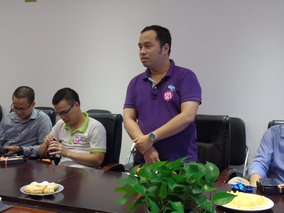 <p> <span style="color:rgb(0,0,0);">Nguyễn Thái Sơn, FSU1.BU9, chia sẻ: "Tôi thấy vinh dự khi lần đầu tiên tham dự sự kiện đặc biệt. Cũng khá bất ngờ vì không nghĩ bản thân mình nằm trong 5% FSCoin. "Tôi cứ cố gắng làm việc bằng nhiệt huyết nhất có thể vì mục tiêu ngoài đóng góp cho công ty thì công việc cũng đem lại nguồn tài chính quan trọng", anh nói</span></p>