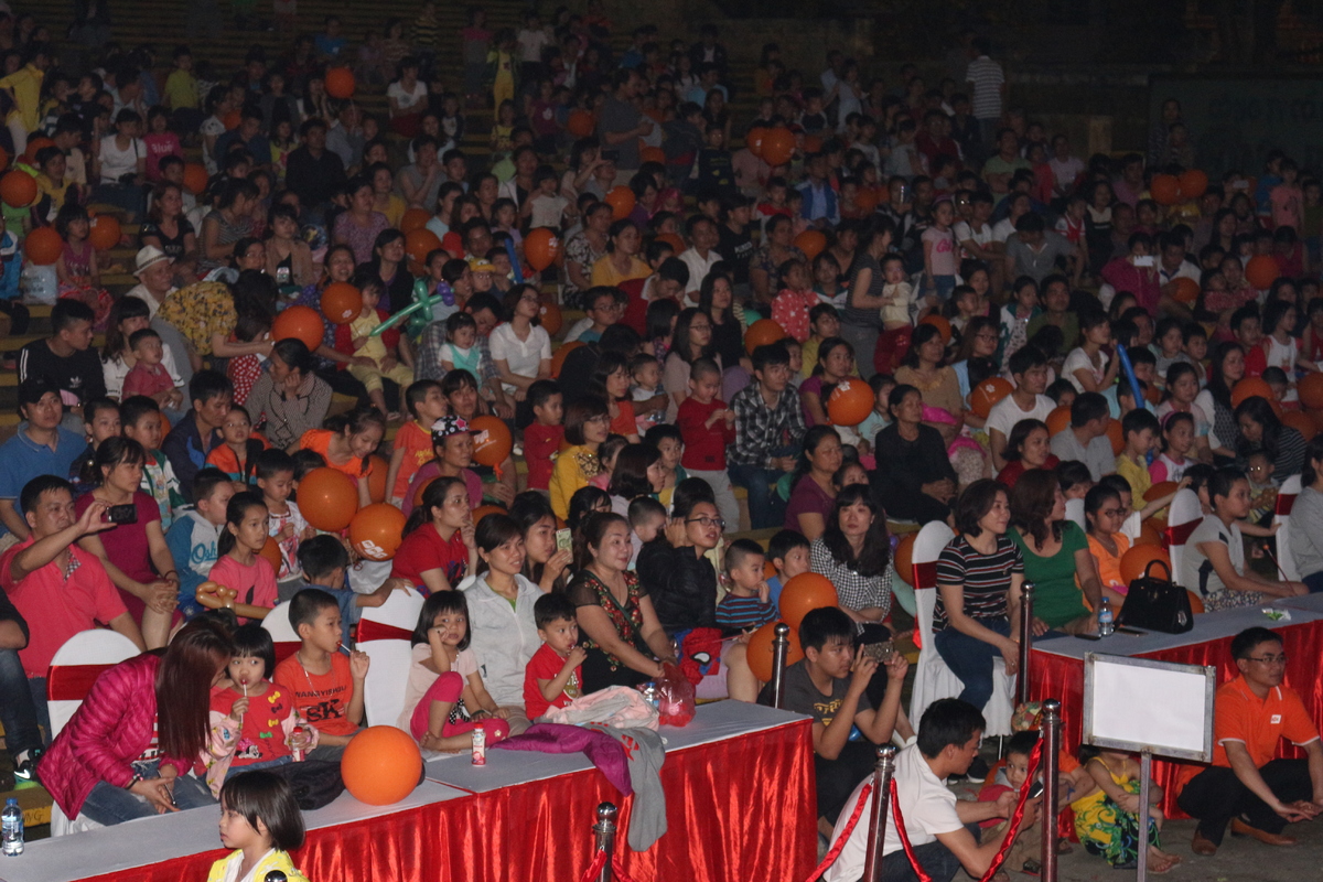 <p> Ước tính, lượng khách hàng tiếp cận sự kiện tại mỗi chi nhánh đạt từ 1.000- 5.000 người. Nhiều chi nhánh cũng đã hoàn thành vượt chi tiêu lên đến 20% so với kế hoạch định kỳ.</p>