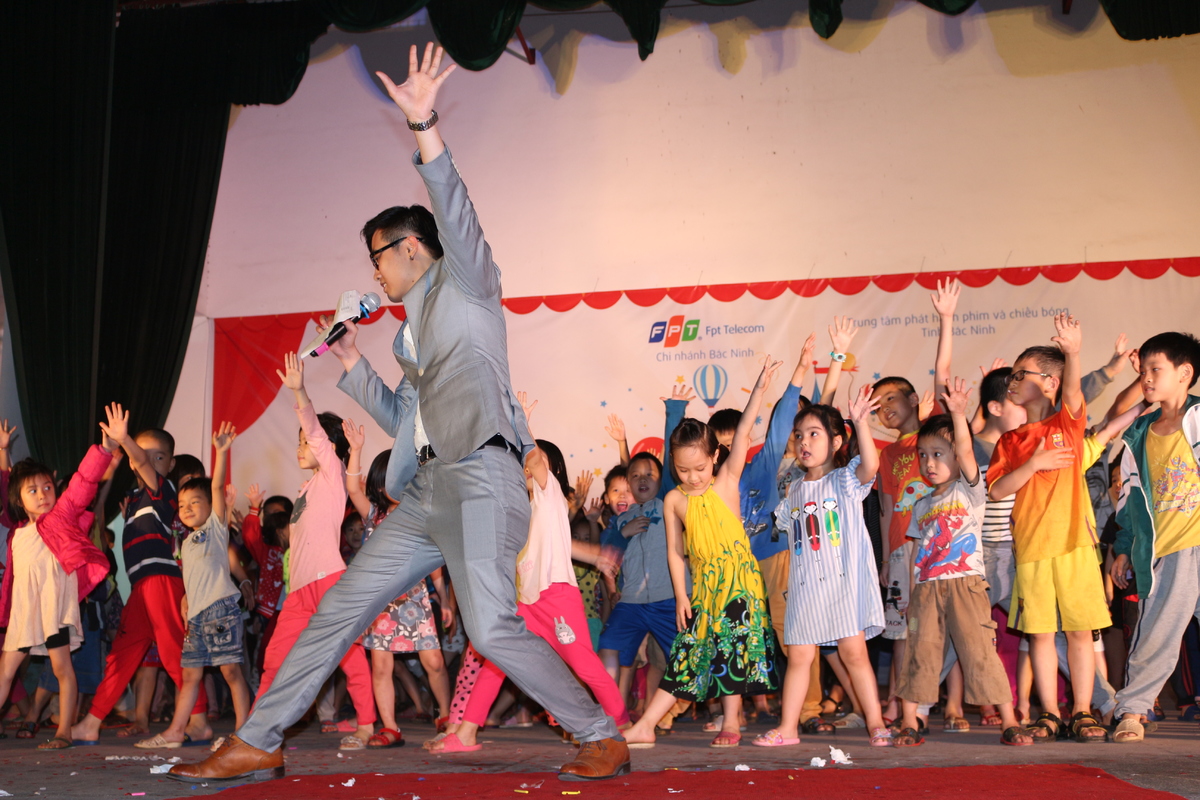 <p> Chương trình đã nhận được nhiều phản hồi tích cực không chỉ từ phía người dân, mà anh em chi nhánh cũng mong mỏi được tiếp tục thực hiện nhiều sự kiện tương tự để mang lại niềm vui cho khách hàng. Trong thời gian tới, phòng Marketing sẽ cải tiến Đoàn xiếc kỳ diệu với nhiều trò chơi hấp dẫn hơn nữa và phổ biến trên nhiều tỉnh thành khác.</p>