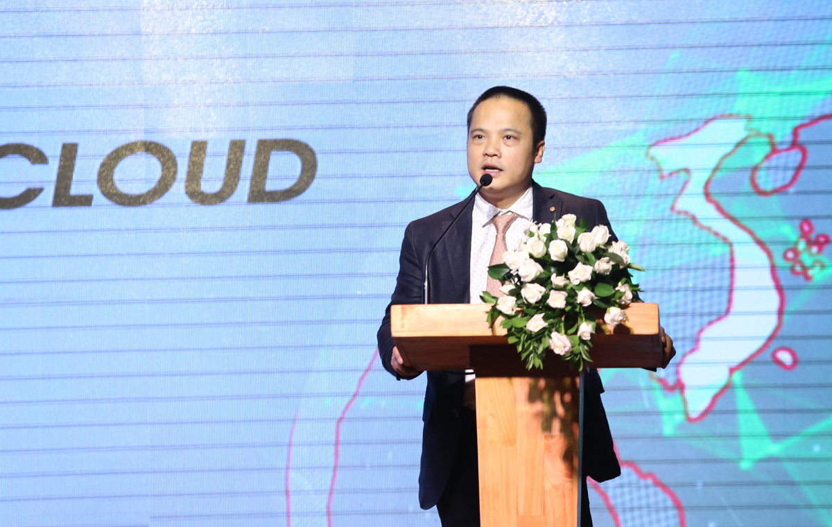 <p class="Normal"> FPT Telecom và IIJ bắt đầu hợp tác từ tháng 6/2016, nhằm cung cấp dịch vụ điện toán đám mây tiện ích tại Việt Nam, và dự kiến sẽ tiếp tục nâng tầm hợp tác này ở mức tối ưu để cung cấp dịch vụ toàn diện cho người dùng công nghệ trong nước. Sau gần một năm xây dựng hệ thống, dịch vụ HI GIO Cloud chính thức được cung cấp tại Việt Nam.</p> <p class="Normal"> Theo anh Nguyễn Văn Khoa, TGĐ FPT Telecom kiêm Chủ tịch Viễn thông quốc tế FPT (FTI), Internet Initiative Japan (IIJ) là đối tác có nhiều điểm tương đồng với FPT Telecom. Hai công ty cùng đi lên từ con số không và hiện là những nhà cung cấp dịch vụ hàng đầu tại Nhật Bản và Việt Nam.</p> <p class="Normal"> “IIJ đang sở hữu công nghệ đám mây tuyệt vời, và đặc biệt hợp thị trường Việt Nam. HI GIO Cloud có tính bảo mật ưu việt, đặc biệt trong bối cảnh những sự cố về an ninh mạng trong vài năm gần đây”, anh Khoa chia sẻ và nhấn mạnh “dịch vụ cung cấp cho cả khách hàng cá nhân và doanh nghiệp”.</p>