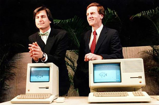 <p class="Normal"> Trong thời kỳ quảng bá cho Macintosh vào năm 1983, John Sculley trở thành vị CEO mới của Apple. Trước đó, Sculley vẫn đang là CEO trẻ tuổi nhất của Pepsi. Tuy nhiên, Steve Jobs đã thành công trong việc thuyết phục Sculley về làm việc cho Apple chỉ với một câu nói nay đã trở thành bất hủ: "Anh định bán nước ngọt cả đời hay sẽ cùng tôi thay đổi thế giới?".</p>