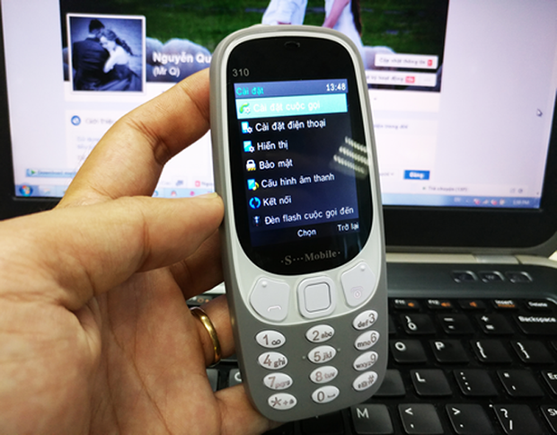 Mẫu điện thoại của S-Mobile có hình dáng giống hệt Nokia 3310 thế hệ mới