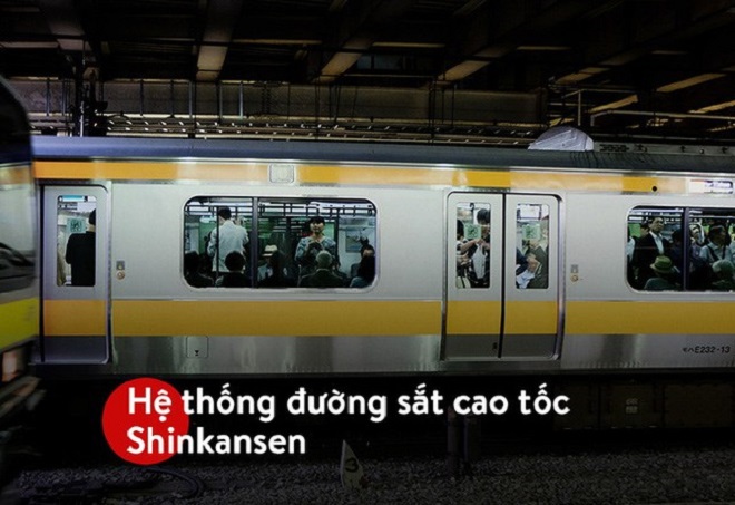 <p class="Normal" style="text-align:justify;"> <strong>Hệ thống đường sắt cao tốc Shinkansen</strong></p> <p class="Normal" style="text-align:justify;"> Mặc dù nằm trong khu vực thường xuyên chịu động đất và bão lớn nhưng từ năm 1964, người Nhật Bản đã bắt đầu đưa vào sử dụng hệ thống đường sắt cao tốc Shinkansen nối liền các thành phố lớn trên hai đảo chính nhằm giúp người dân có thể di chuyển một cách thuận tiện hơn. <span>Từ đó tới nay, hệ thống đường sắt cao tốc Shinkansen vẫn luôn nằm trong nhóm những hệ thống đường sắt nhanh, hiện đại, đúng giờ và có chất lượng phục vụ tốt nhất thế giới.</span></p>