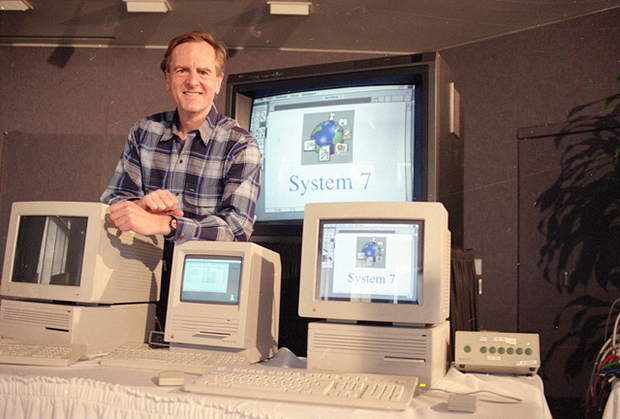 <p class="Normal"> Khi cả hai Steve ra đi, John Sculley dường như nắm trong tay cả vận mệnh của Apple. Thời gian đầu, khi mọi thứ vẫn còn khá khả quan, Apple cho ra mắt sản phẩm máy tính xách tay PowerBook và hệ điều hành System 7 vào năm 1991.<br /> Hệ điều hành System 7 đánh dấu bước ngoặt lớn cho Apple khi trở thành hệ điều hành màu đầu tiên cho các máy Macintosh, cho đến khi hệ điều hành OS X ra đời năm 2001.</p>