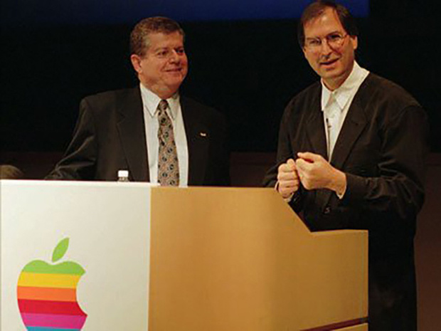 <p class="Normal"> Mặc dù vậy, Apple dưới nhiệm kỳ của Amelio cũng không có quá nhiều thành tựu đáng chú ý. Thậm chí, không ít lần công ty này phải đối mặt với nguy cơ đứng bên bờ vực phá sản khi giá cổ phiếu bất ngờ sụt giảm ở mức thấp nhất trong vòng 12 năm, nguyên cớ chủ yếu đến từ sự ra đi của Steve Jobs sau khi ông bán lại toàn bộ 1,5 triệu cổ phiếu Apple chỉ trong một phiên giao dịch.<br /> Tuy nhiên, may mắn thay, Amelio đã đưa ra một quyết định vô cùng sáng suốt khi mua lại công ty máy tính NeXT của Steve Jobs với giá 429 triệu USD. Đây đồng thời cũng là cách nhanh nhất để đưa bộ óc thiên tài này quay trở lại nhằm vực dậy Apple.</p>