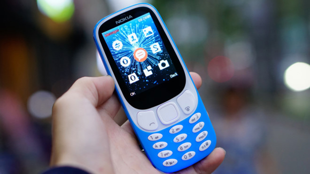 Nokia 3310 nhái có thiết kế giống hàng chính hãng nhưng lộ nhiều hạn chế rõ rệt. Ảnh: Mobigo.