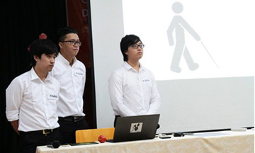 Nhóm sinh viên chế tạo sản phẩm hỗ trợ người khiếm thị