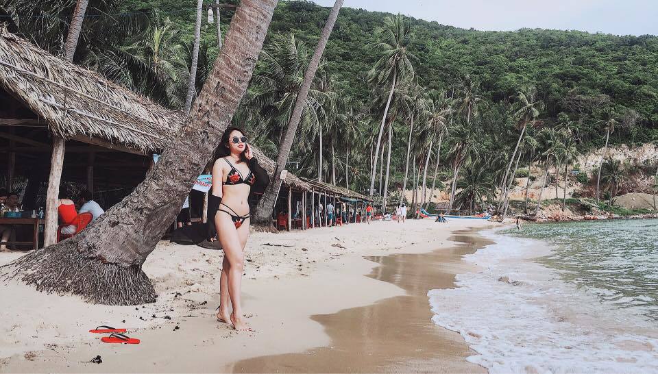 <p> Nguyễn Hoàng Kim (FPT Software) đốt mắt trong bức ảnh diện bikini chụp tại đảo Nam Du, Kiên Giang.</p>