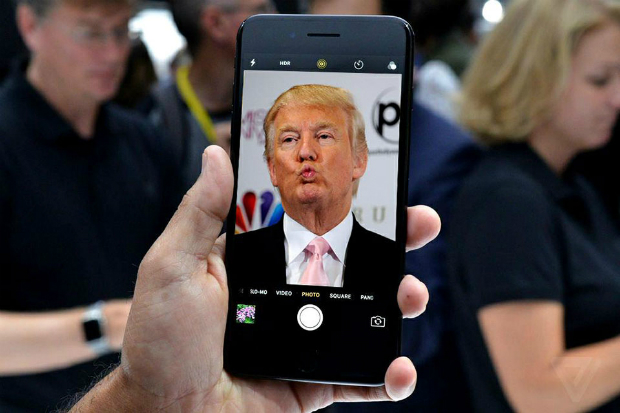 iPhone của Trump chỉ cài duy nhất một ứng dụng. Ảnh: Theverge.