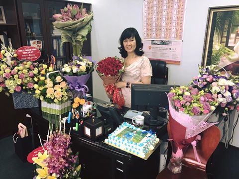<p> Chị Lại Hương Huyền, Chánh Văn phòng Hội đồng Quản trị FPT, nhận được rất nhiều lời chúc mừng sinh nhật từ người thân, đồng nghiệp, bạn bè... trên Facebook cá nhân. </p>