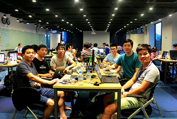 <p> <strong>Mich Labs</strong></p> <p> Mich Labs đến dự giải với 6 thành viên gồm Nguyễn Đăng Minh, Nguyễn Văn Bảo, Đỗ Thành Nam, Đào Anh Đức, Ngô Quốc Hùng và Phùng Văn Huy. </p> <p> Tại cuộc thi Hackathon lần này, Mich Labs sẽ sử dụng một số API là <span style="color:rgb(0,0,0);">FPT.AI, OpenFPT (Text2Speech), VnExpress…</span> để hiện thực hóa ý tưởng xây dựng một trợ lý ảo AI có thể nói tiếng Việt. Khi hoàn thiện, trợ lý ảo này có thể tiếp nhận thông tin bằng giọng nói, xử lý thông tin, thực thi mệnh lệnh, yêu cầu từ người dùng. </p>