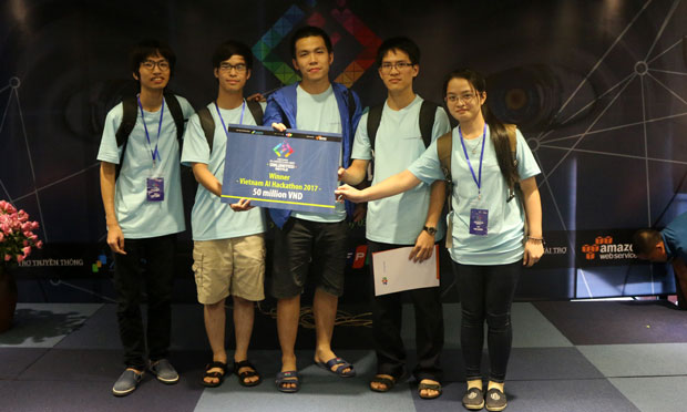 Chân dung đội quán quân của cuộc thi Vietnam AI Hackathon 2017. Tim gồm 5 thành viên đến từ ĐH Bách Khoa, là Phạm Hoàng Hiệp, Nguyễn Phạm Thiện Dũng, Nguyễn Quốc Anh, Lê Thị Dung và Phùng Quốc Nhật.
