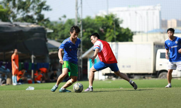 BU9.U19 (áo Xanh) đã có một trận đấu rất hay trước BU2. Ảnh: Quang Ngọc