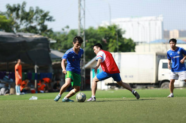 BU9.U19 (áo Xanh) đã có một trận đấu rất hay trước BU2. Ảnh: Quang Ngọc.