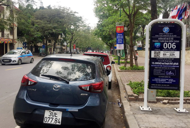 Hệ thống bãi đỗ xe thông minh Iparking vừa được thí điểm trên tuyến phố Lý Thường Kiệt (Q.Hoàn Kiếm, Hà Nội)