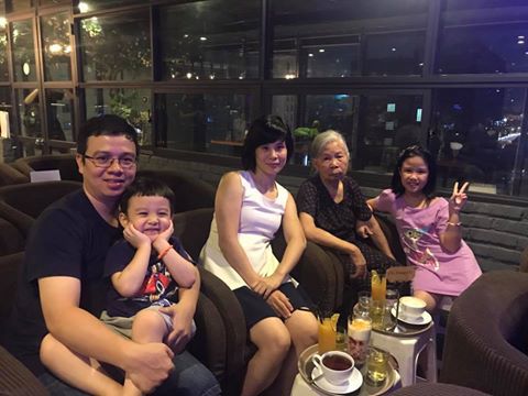 <div style="text-align:justify;"> Anh Nguyễn Ngọc Minh, Phó Ban Công nghệ FPT, chia sẻ ảnh chụp cùng gia đình.</div>