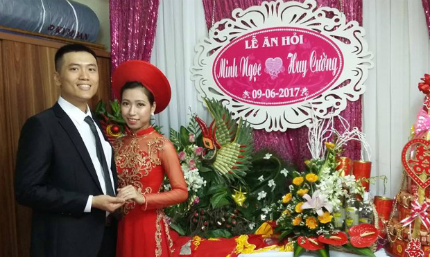 Đôi vợ chồng "đồng nghiệp" Nguyễn Huy Cường và Trần Minh Ngọc trong lễ ăn hỏi. Ảnh: NVCC.