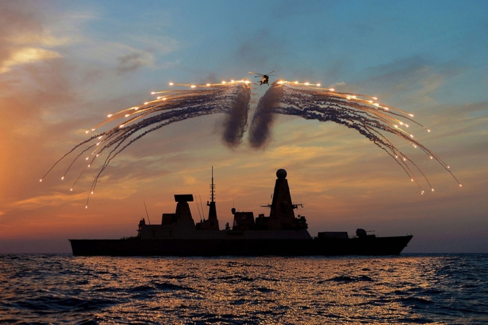 <p> Màn biểu diễn của Hải quân Hoàng gia Anh.</p>