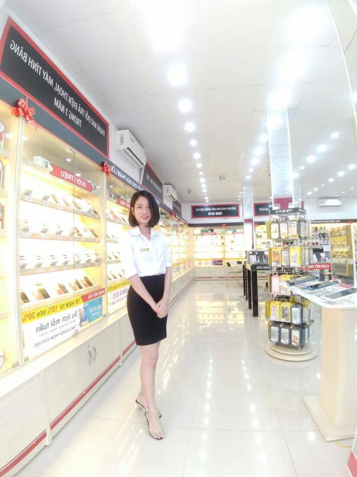 <p class="Normal" style="text-align:justify;"> Cô nàng Hoàng Hiền,  FPT Shop 43 Trần Phú, Hà Tĩnh, xinh đẹp nhờ gương mặt khả ái, nước da trắng và nụ cười đẹp.</p>