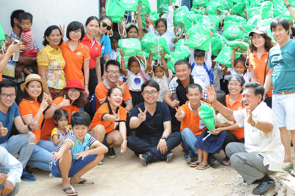 <p> Hình ảnh đẹp trong chuyến thiện nguyện của CBNV Opennet và FPT bên cạnh các em nhỏ tại điểm trường Samaki village, Sangkat Russey Keo, Khan Russey Keo, Phnom Penh. Đơn vị đã trao tặng tủ sách, trang thiết bị học tập và hệ thống điện, quạt... cho nhà trường.</p>