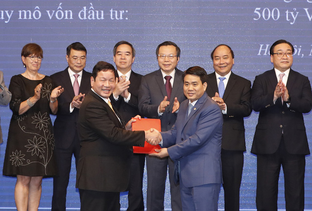 Lễ ký kết giữa Tập đoàn FPT và UBND TP Hà Nội để triển khai hệ thống giao thông thông minh.