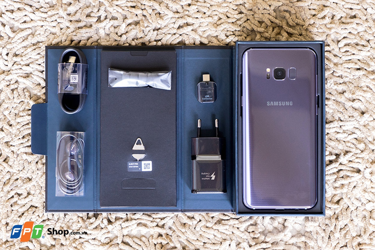 <p> Sau khi tung ra hàng loạt màu nổi bật, Samsung đã bán thêm Galaxy S8 Plus màu mới tím khói ở thị trường Việt Nam. Phụ kiện theo máy bao gồm sách hướng dẫn, cổng OTG, cổng chuyển Type-C sang micro USB, adapter, tai nghe AKG, cáp USB và nút tai nghe. </p>