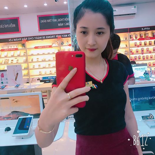 <div style="text-align:justify;"> Lê Thị Hường, nhân viên kinh doanh FPT Shop Hải Dương, quyến rũ trong bức ảnh mới trên Facebook.</div>